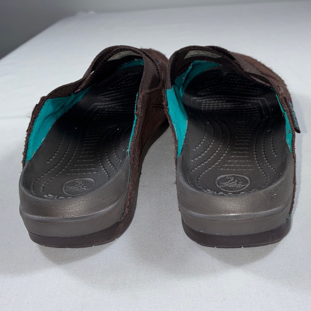 Crocs Edie Brown Suede Mules Sz 7 EUC So Cute & Comfortable Boho Style - Picture 3 of 5